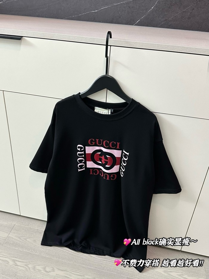 ★超人気 グッチ コピー 重工植毛ロゴ半袖Tシャツ