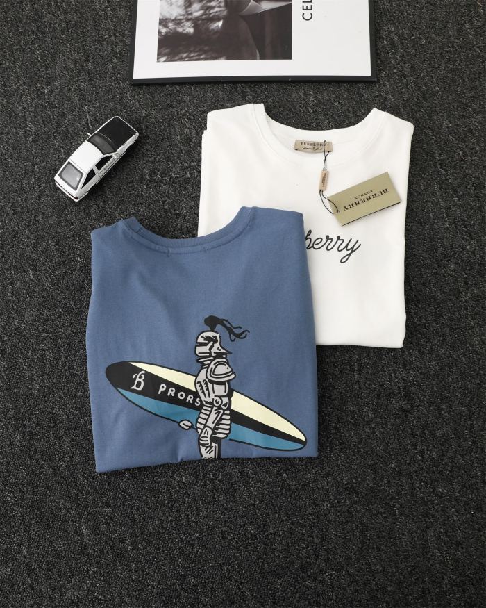 日本未入荷 バーバリー コピー スケッチプラカードプリント夏の丸首半袖Tシャツ2色