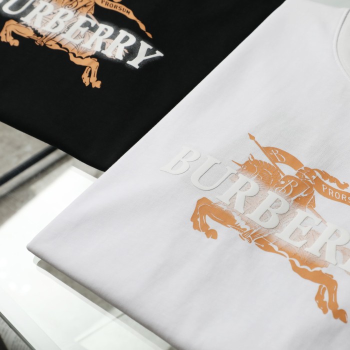 超話題! バーバリー 激安偽物 戦馬騎士ロゴカジュアル丸首半袖Tシャツ
