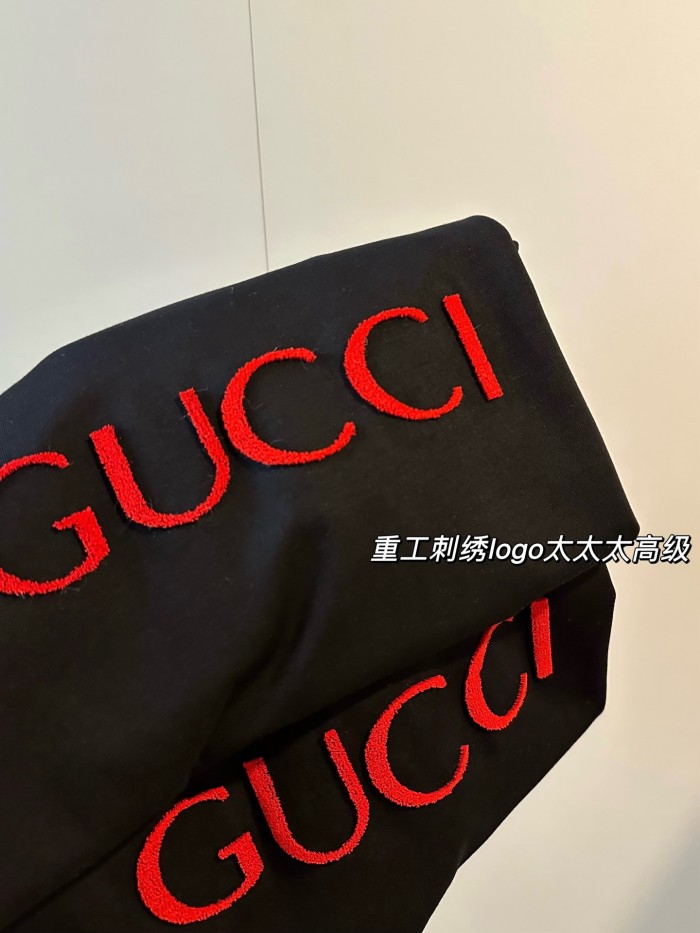 大人気 グッチ スーパーコピー 刺繍アルファベットロゴ半袖Tシャツ