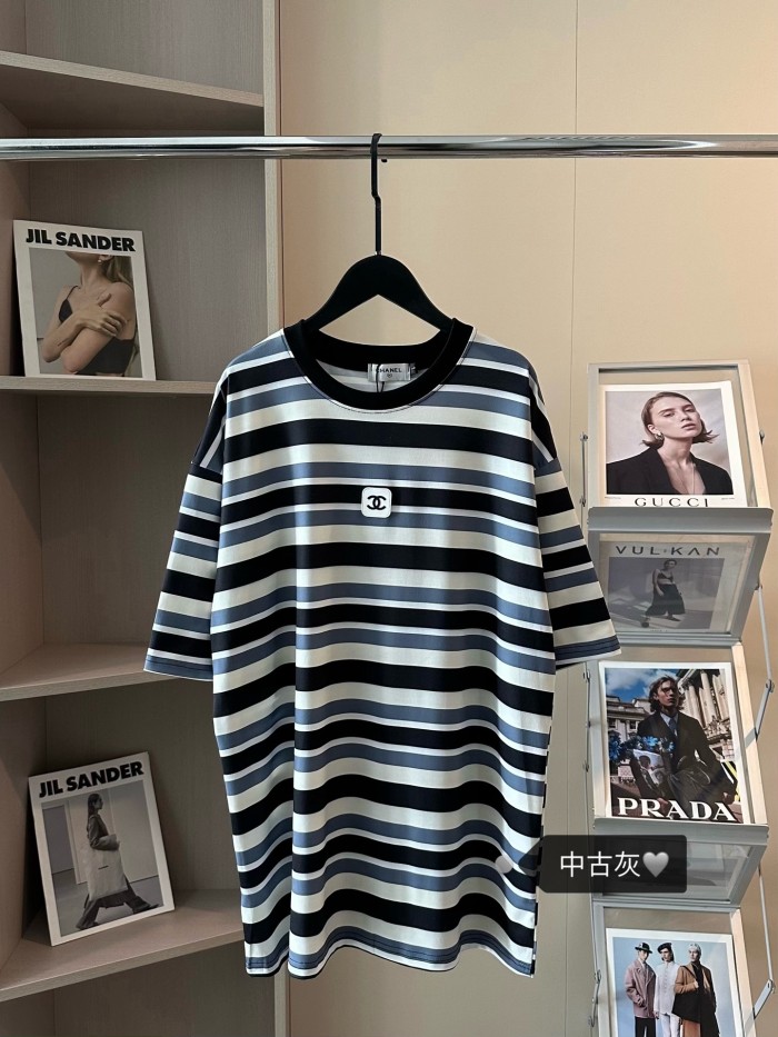 日本未入荷 シャネル 激安偽物 シリカゲルロゴストライプ半袖