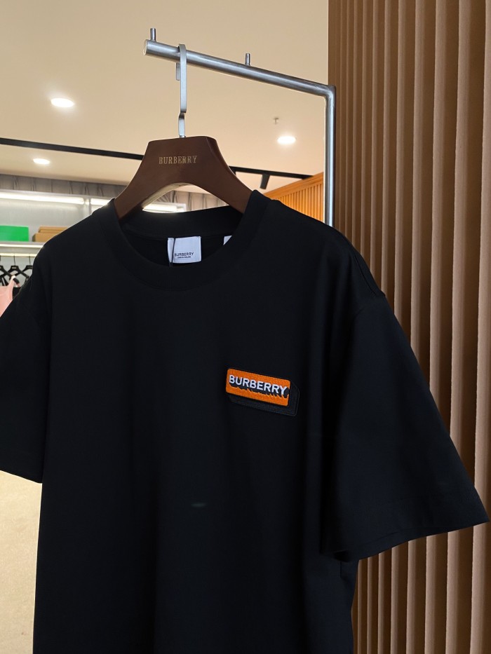 【話題商品！】 バーバリー 激安偽物 マイクロロゴ入りコットンのゆったり半袖Tシャツ