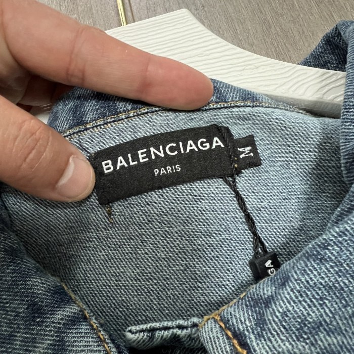 【話題商品！】バレンシアガ コピー 胸元黒刺繍アルファベットロゴ高品質デニムジャケットカップル水洗レトロブルーデニムジャケット
