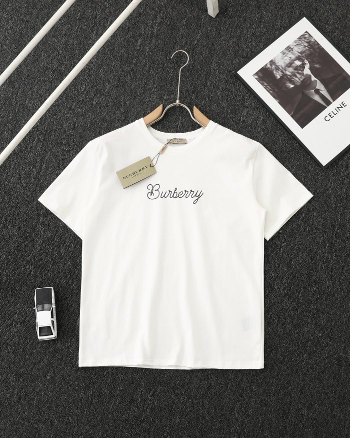 日本未入荷 バーバリー コピー スケッチプラカードプリント夏の丸首半袖Tシャツ2色