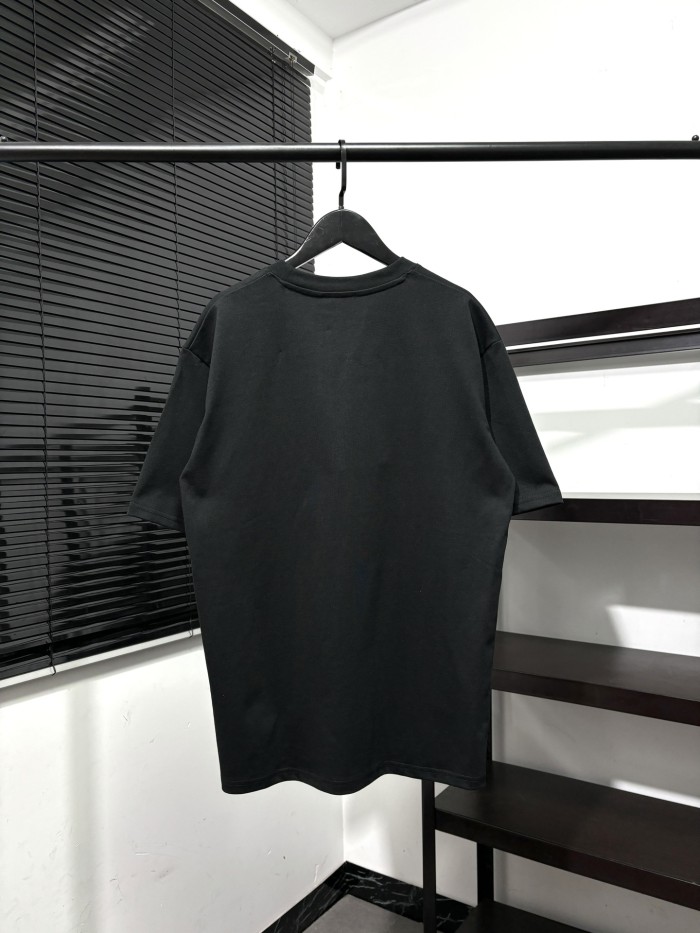 入手困難 バーバリー 激安偽物 胸元の定番アルファベットプリント半袖Tシャツ