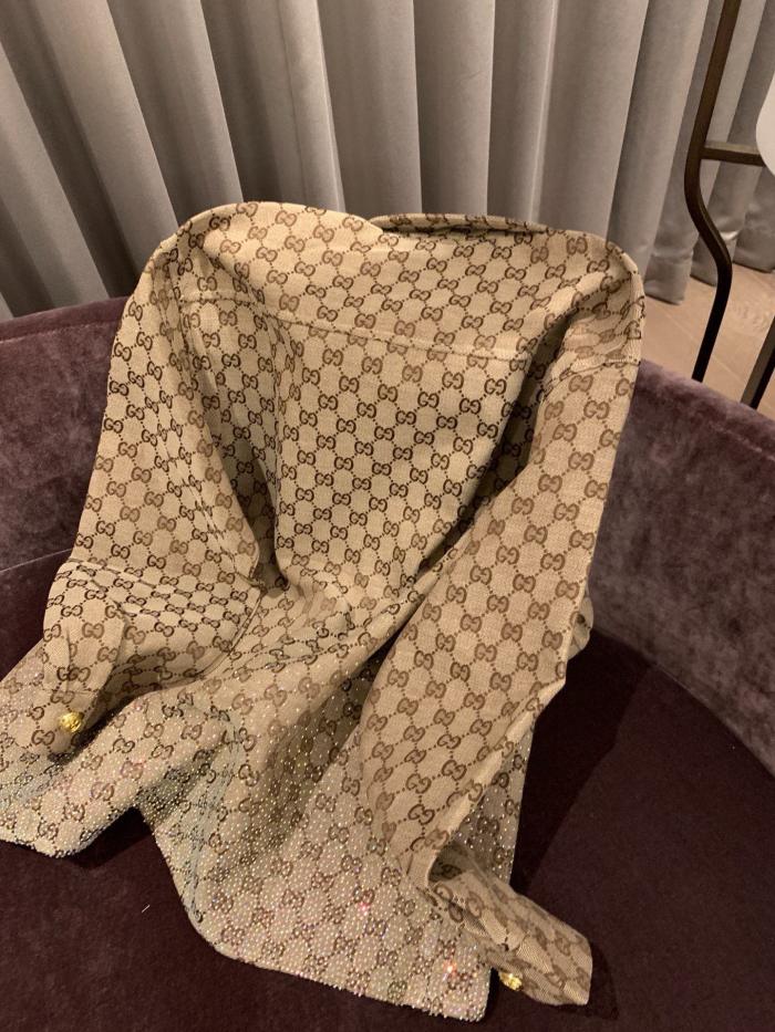 稀少 グッチ n級品ジャカードの裾にドリルをかけてゆったりとした着やせシャツのコート