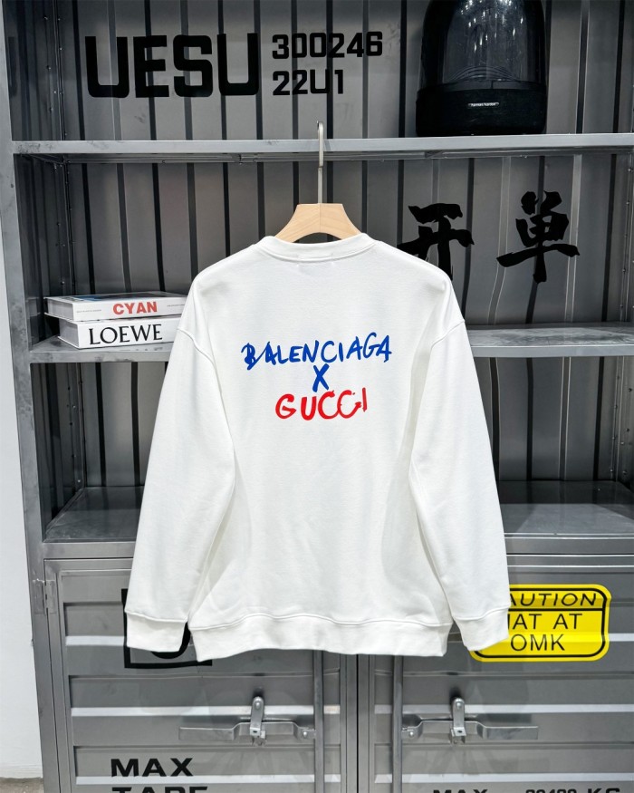 ★超人気 グッチ スーパーコピー gucci x Balenciaga連名シリーズスタイリッシュな丸首のガーターコート2色
