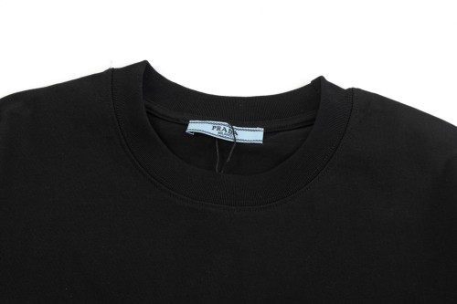 新作 プラダ コピー 横縞綴じアルファベットプリント半袖Tシャツ