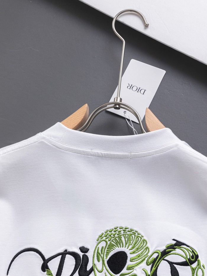 【話題商品！】ディオール 激安偽物 蛇年限定胸元アルファベット刺繍Ｔシャツ