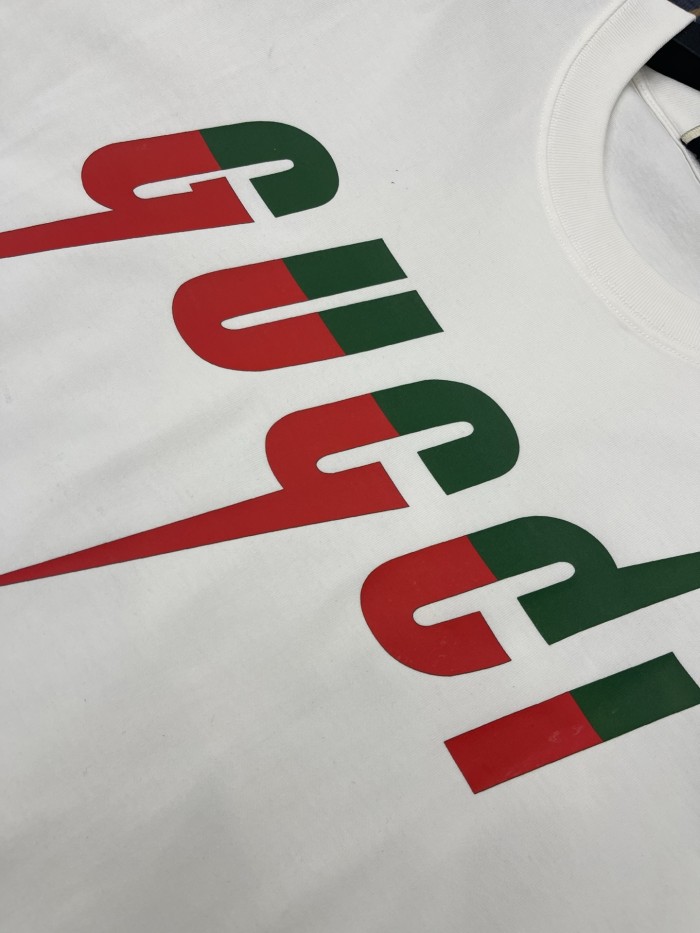 超話題! グッチ 激安通販 2025春夏新作プリントアルファベットロゴラウンドネック半袖Tシャツ2色