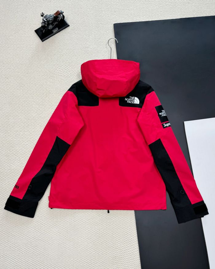 稀少 シュプリーム  コピーおすすめ Supreme✘The North Face連名刺繍アルファベット連帽突撃衣2色