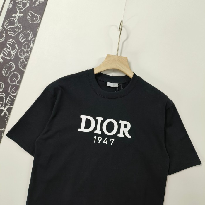 新作 ディオール 偽物通販  クラシック1947プリントカジュアルクルーネック半袖Tシャツ2色