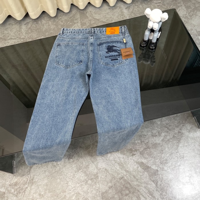入手困難 シュプリーム 激安通販 Supreme連名Burberryバーバリー戦馬刺繍ジーンズ