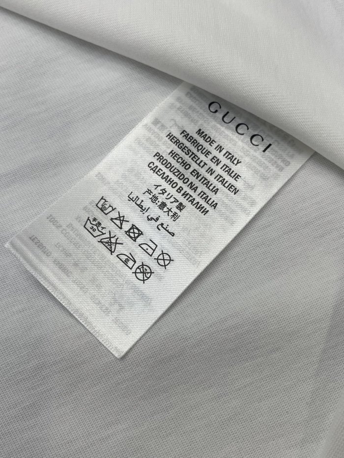 超話題! グッチ 激安通販 2025春夏新作プリントアルファベットロゴラウンドネック半袖Tシャツ2色