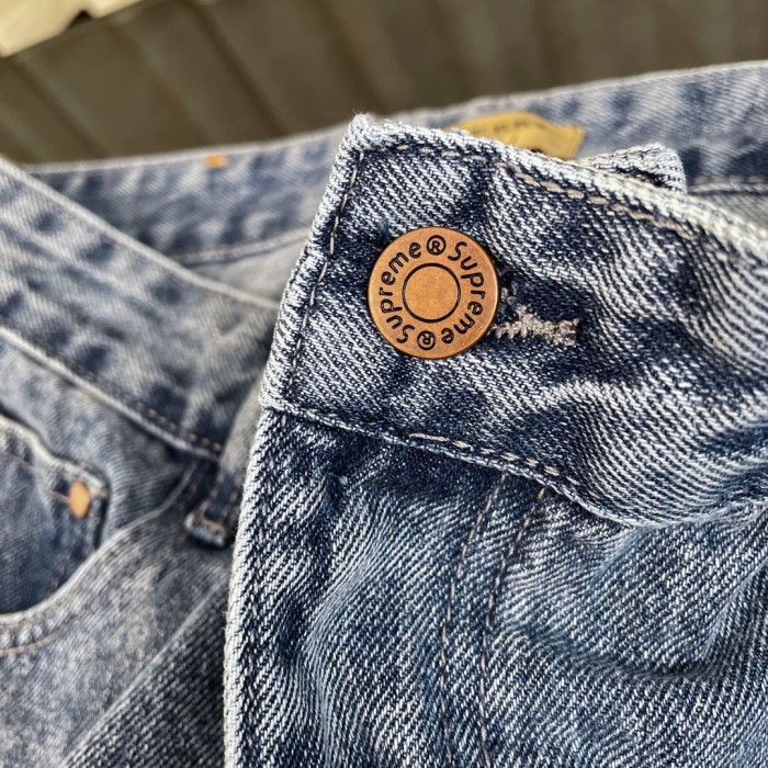 入手困難 シュプリーム 激安通販 Supreme連名Burberryバーバリー戦馬刺繍ジーンズ