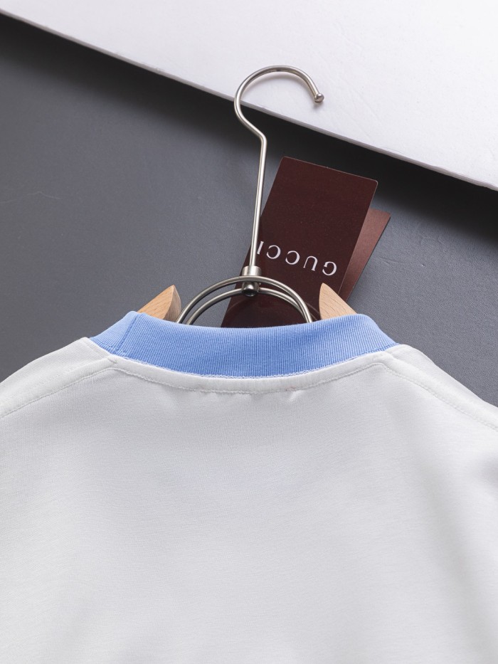 使い勝手良し グッチ n級品 胸ダブルG 2色の文字の刺繍🪡ロゴ襟カフススプライシングＴシャツ