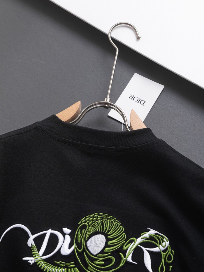 追跡付 ディオール コピーおすすめ 蛇年限定胸元アルファベット刺繍Ｔシャツ