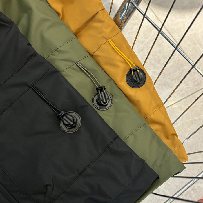 日本未入荷 ザノースフェイス 激安通販 カップル用フードポンチョ3色
