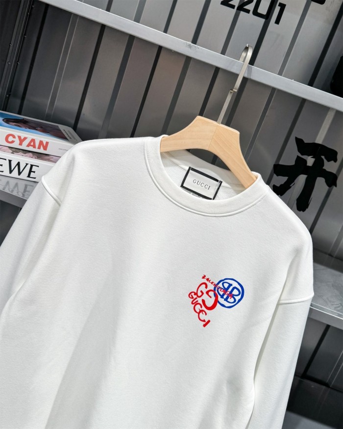 ★超人気 グッチ スーパーコピー gucci x Balenciaga連名シリーズスタイリッシュな丸首のガーターコート2色