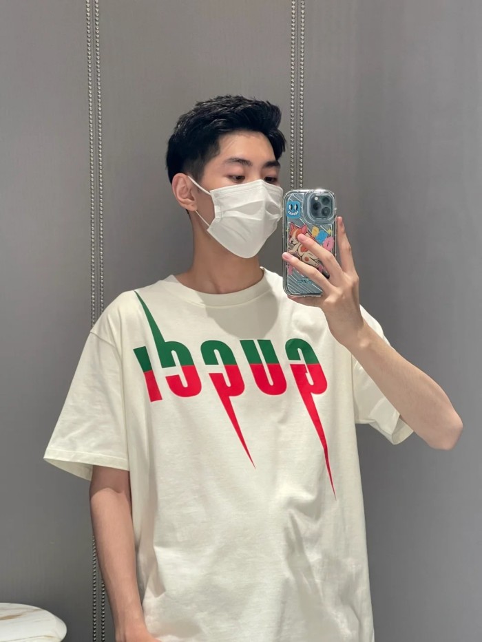 超話題! グッチ 激安通販 2025春夏新作プリントアルファベットロゴラウンドネック半袖Tシャツ2色