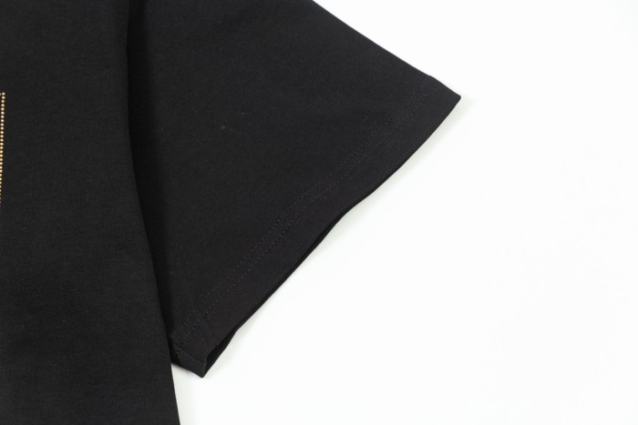 【話題商品！】プラダ 偽物通販  大文字三角スケールドリル半袖Tシャツ