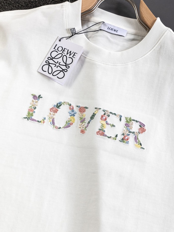 超奇跡の入荷☆ ロエベ  コピーおすすめ 25 ssコーナーアルファベット花卉立体刺繍アルファベット刺繍ロゴの丸首半袖