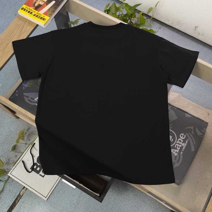 日本未入荷 ロエベ コピー 2025新型刺繍偽ポケット発泡ぼかしロゴ柄プリントカジュアルカップルゆったり半袖Tシャツ2色