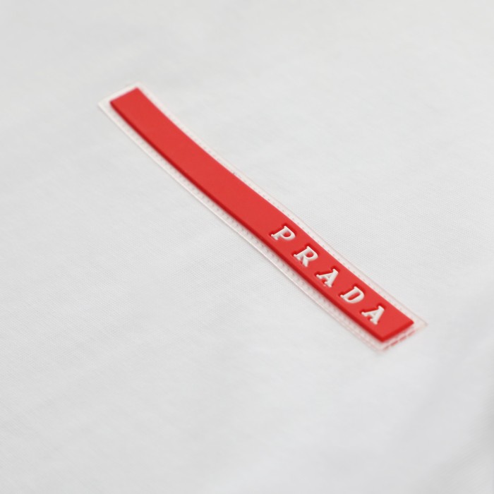 新作 プラダ  n級品 ファーロゴカジュアル丸首半袖Tシャツ