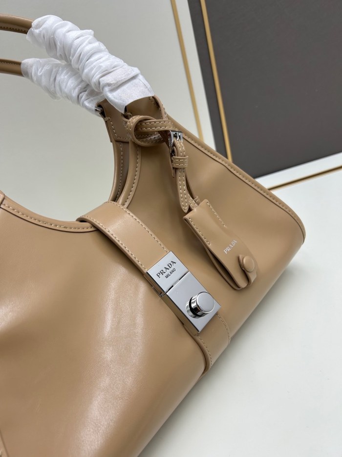 使い勝手良し プラダ n級品 ショルダーバッグ