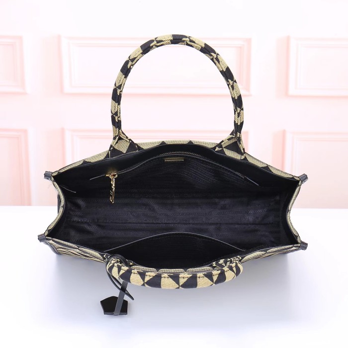 新作 プラダ n級品 ハンドバック
