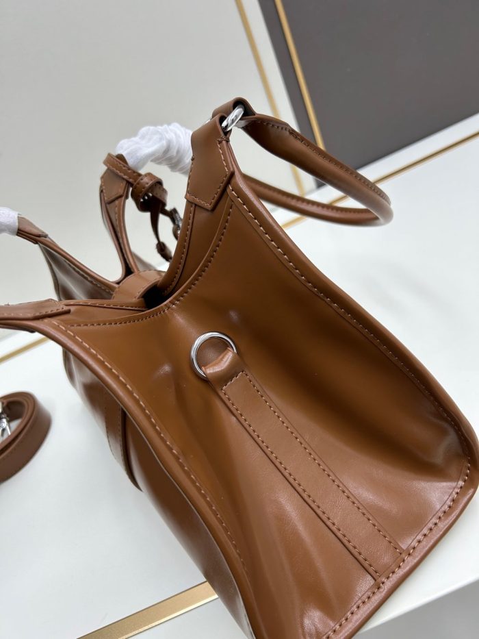 日本未入荷 プラダ 偽物通販 ショルダーバッグ