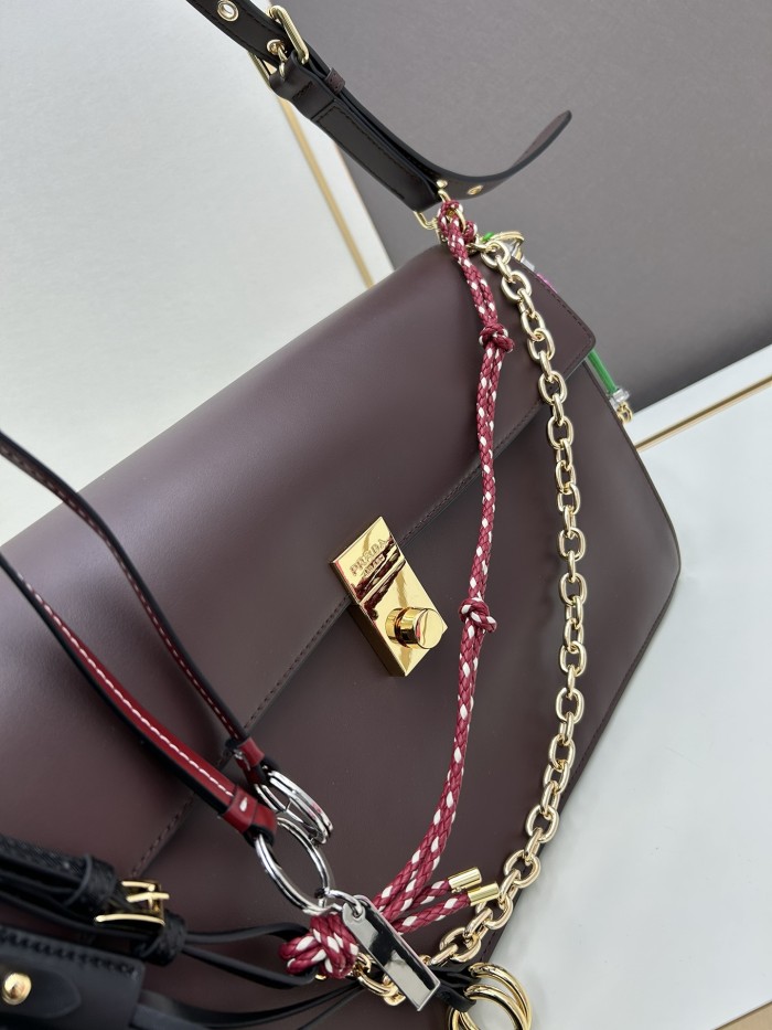日本未入荷 プラダ 偽物通販  ショルダーバッグ