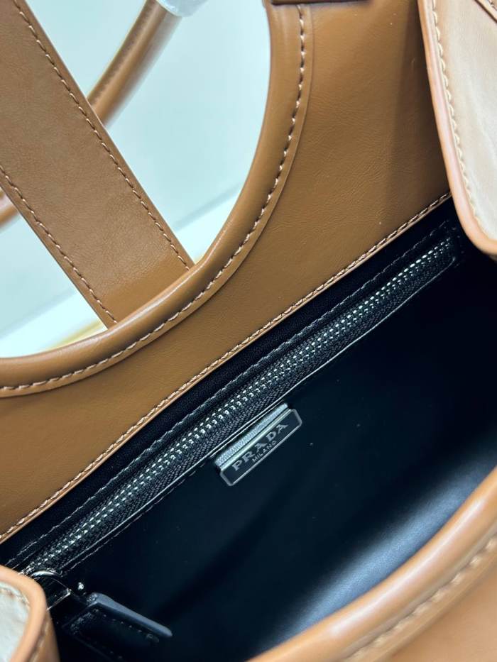 日本未入荷 プラダ 偽物通販 ショルダーバッグ