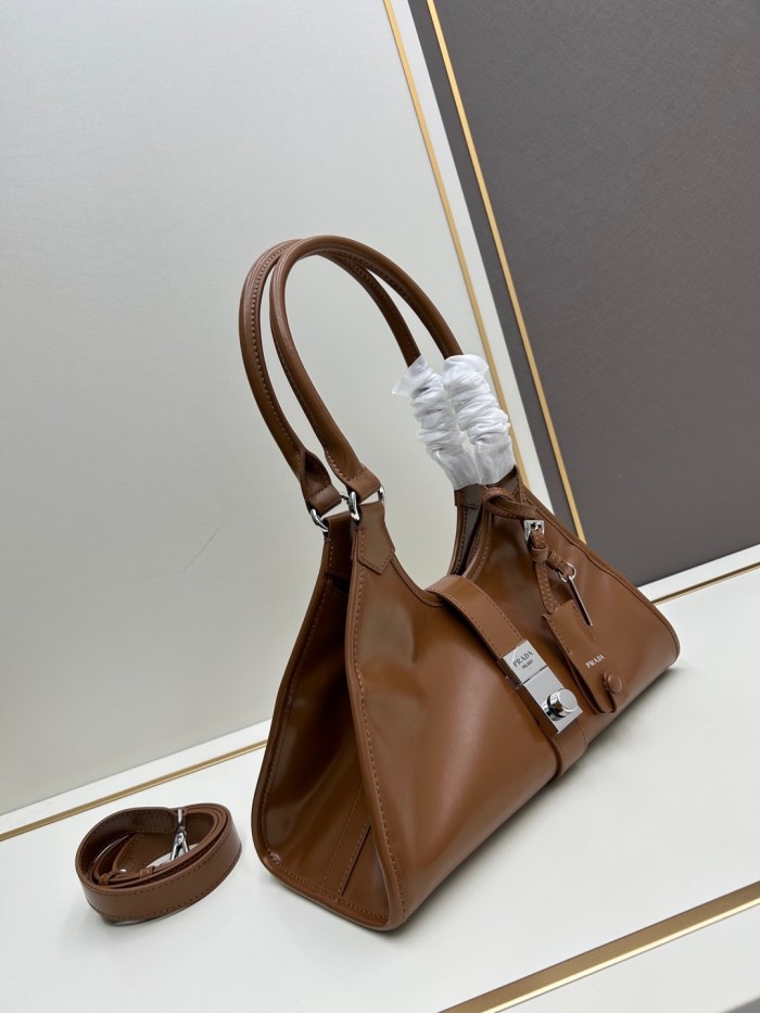 日本未入荷 プラダ 偽物通販 ショルダーバッグ
