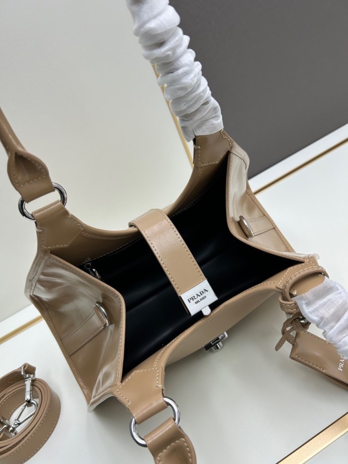 使い勝手良し プラダ n級品 ショルダーバッグ