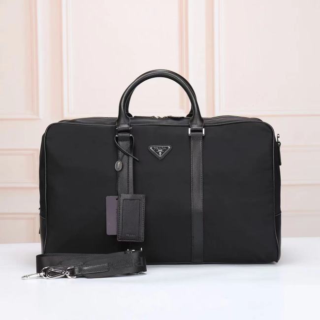 日本未入荷 プラダ コピー メンズ リュックバック