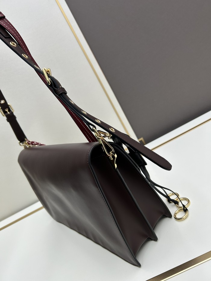 日本未入荷 プラダ 偽物通販  ショルダーバッグ