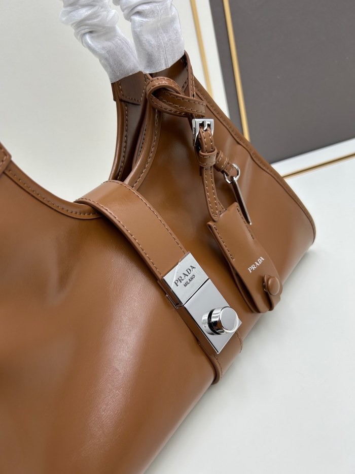 日本未入荷 プラダ 偽物通販 ショルダーバッグ