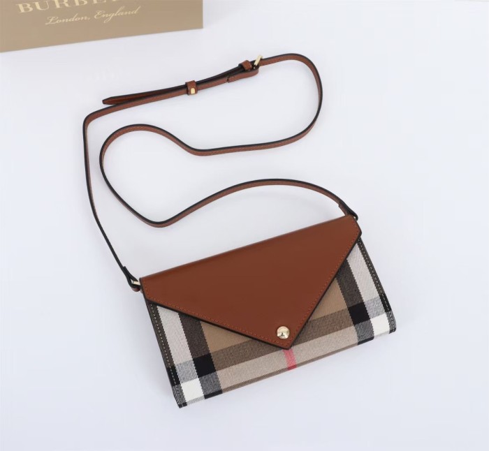 【話題商品！】バーバリー n級品 レディース  ショルダーバック