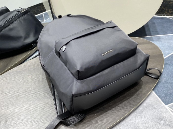 超奇跡の入荷☆ ジバンシィ 偽物通販  メンズ リュック/バック