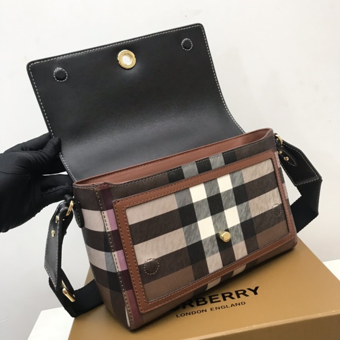 一目惚れ♪ バーバリー n級品 レディース  ショルダーバック