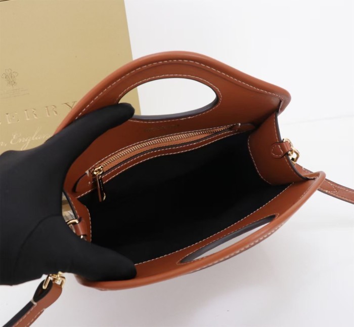 日本未入荷 バーバリー n級品 レディース  ショルダーバック