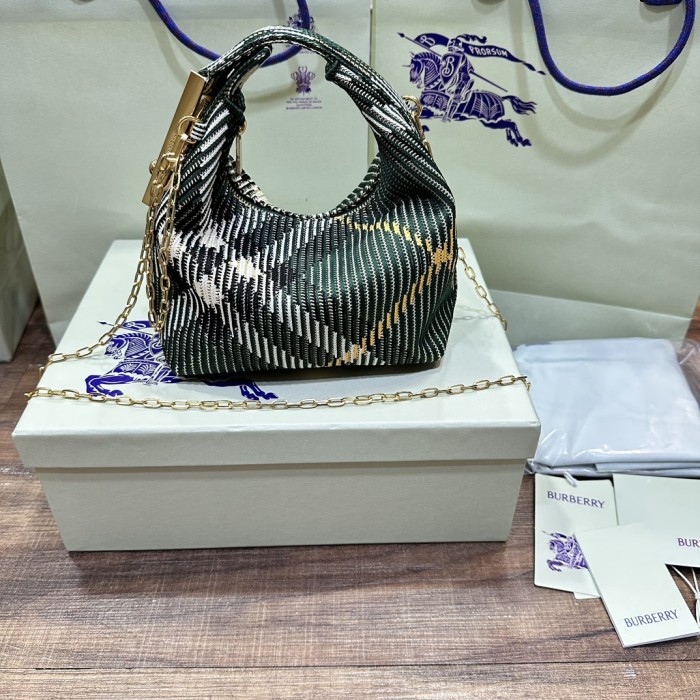 入手困難 バーバリー n級品 レディース  ショルダーバック
