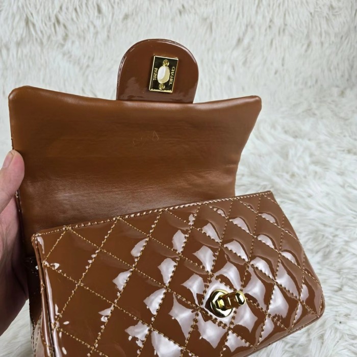日本未入荷 シャネル 偽物通販  レディース  ショルダーバック