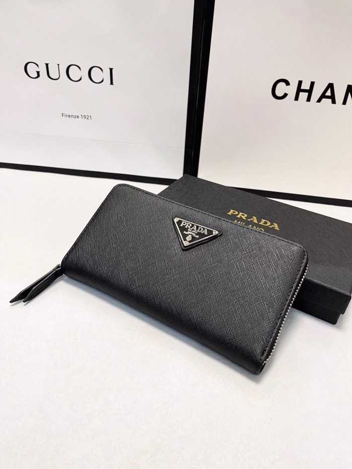 日本未入荷 プラダ 激安偽物  長財布