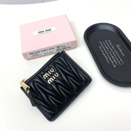 【話題商品！】ミュウミュウ コピーおすすめ 短財布