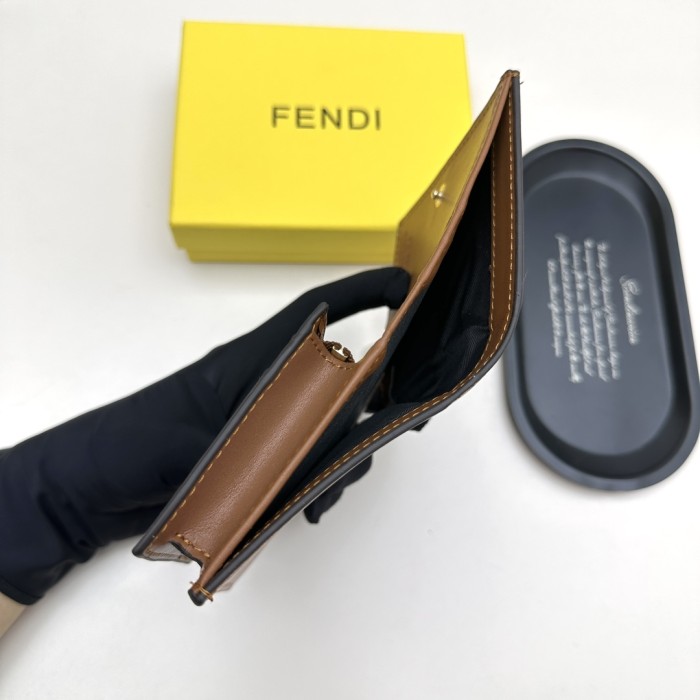 超奇跡の入荷☆ フェンディ コピー 短財布