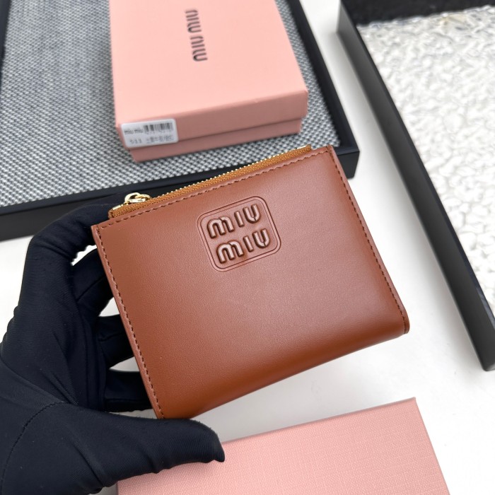 累積売上総額第１位！ミュウミュウ スーパーコピー 短財布