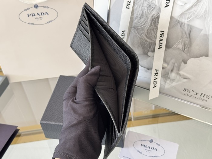 【話題商品！】プラダ コピーおすすめ 短財布