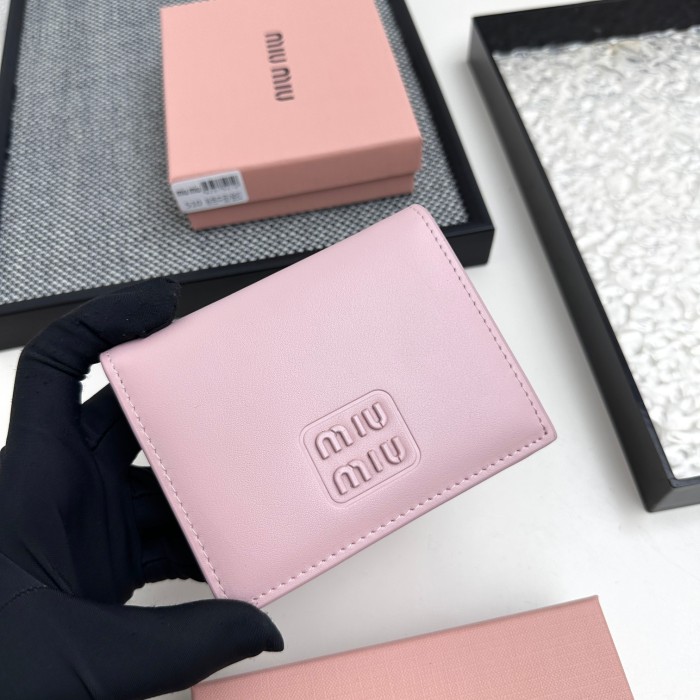 累積売上総額第１位！ミュウミュウ n級品 短財布